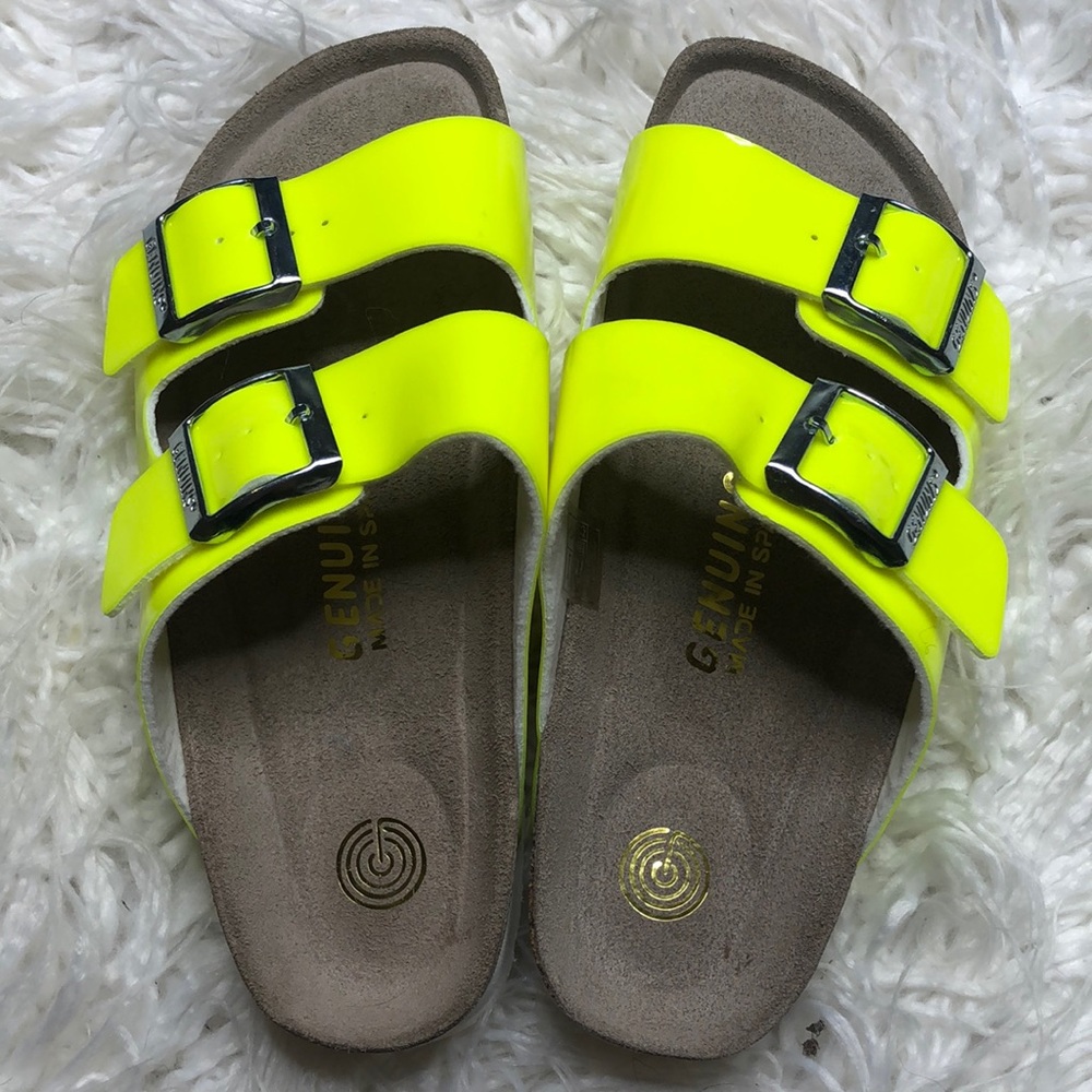 ⭐️🔹 Genuins 2 Strap Sandals